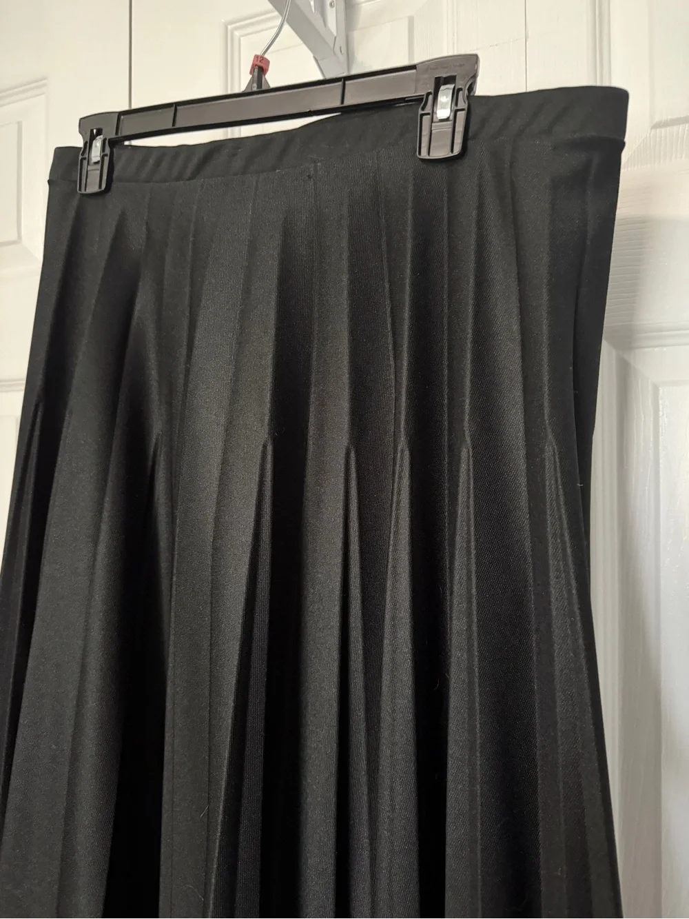 Vintage Caper Mates Black Pleated Midi Skirt Size 15/16 Minimalist Flowy - Picture 2 of 3